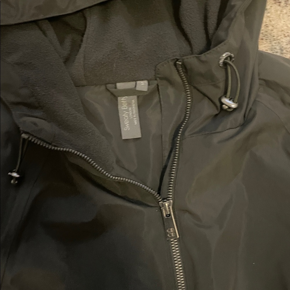 Sweaty Betty Storm Seeker Waterproof Hooded Jacket in Dark Green - Picture 8 of 9